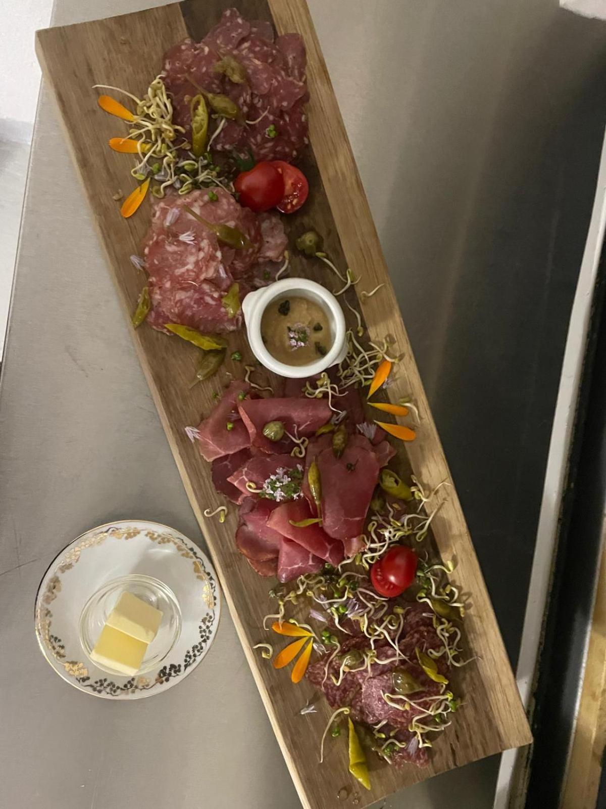 Berggasthaus Matu 特里森贝格 外观 照片